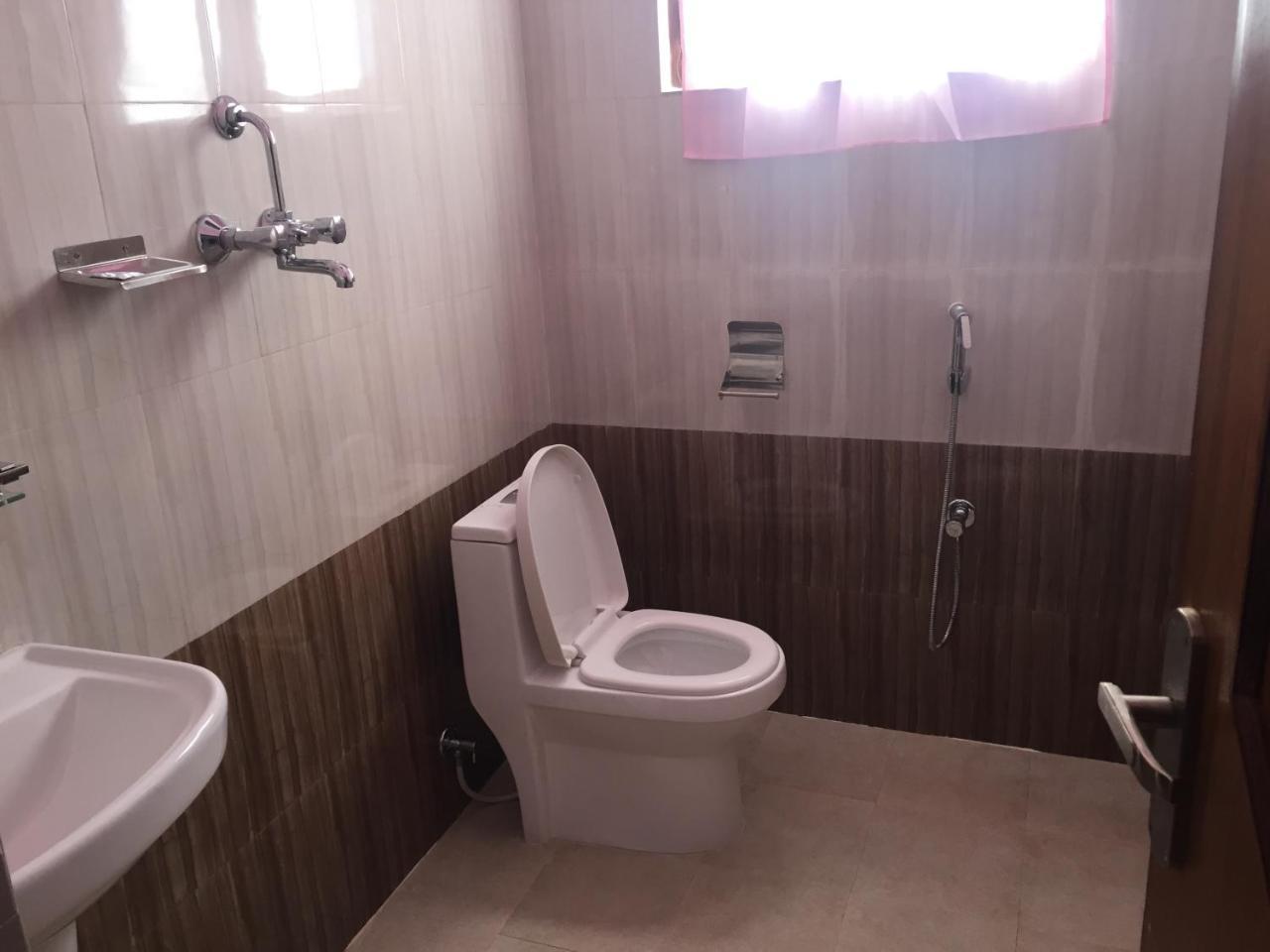 Obey Guest House โพคารา ภายนอก รูปภาพ